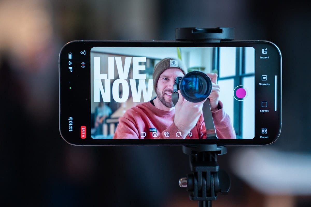 Smartphone video recording setup for customer testimonials